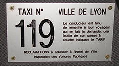 Numéro de licence, présent à l’intérieur de la porte